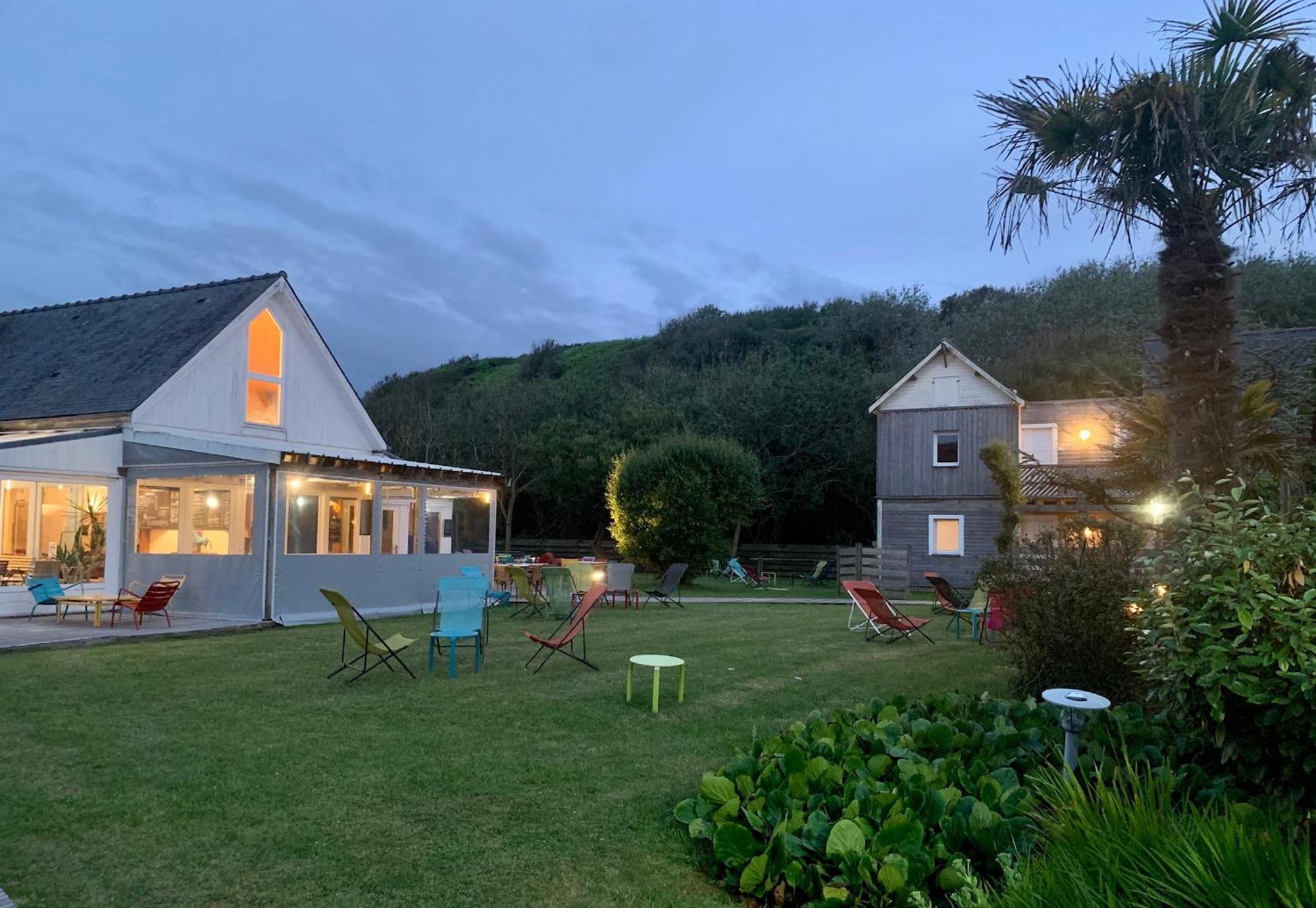 Hotel La Sapinière à Saint-Laurent-sur-Mer Extérieur photo